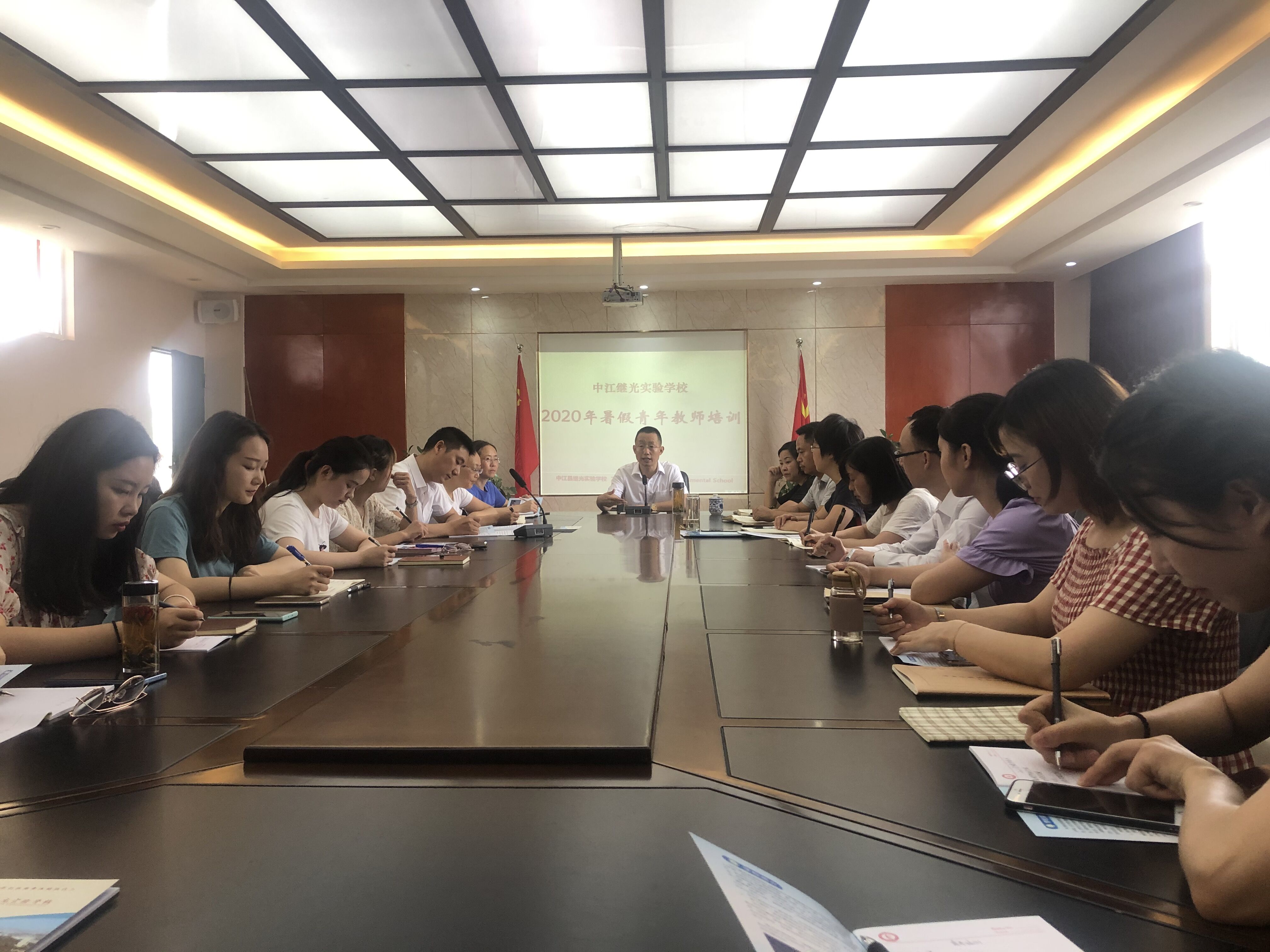 继光实验学校开展暑假青年教师培训.jpg